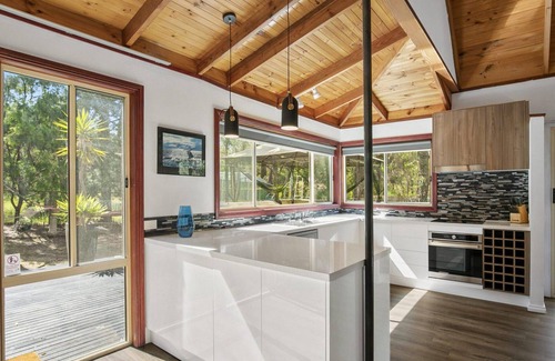 Aireys Inlet House | Amaroo 23 - Bring Your Pet.