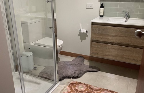 Collinsvale Other | Amaroo with a view set on a 50 acre hobby farm . Modern Deluxe Queen Studio.