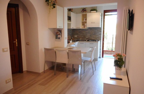 Arcola Apartment | Amaryllis vacation homes - daisy apartment CODE CIN; IT011002B4COYDJRPS