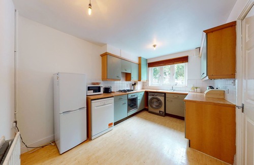Evelyn House | Amazing 2 Bed House w/Private Parking & Private Garden