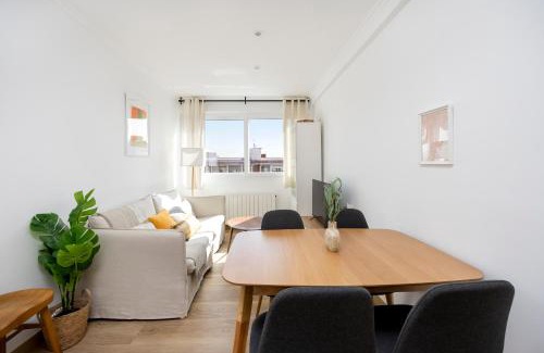 Cornella de Llobregat Apartment | Amazing 3bdr Apt In Cornella 1 Mins From Metro