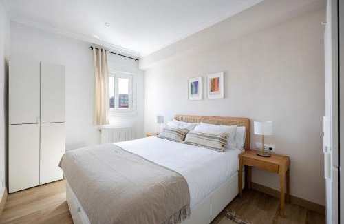 Cornella de Llobregat Apartment | Amazing 3bdr Apt In Cornella 1 Mins From Metro