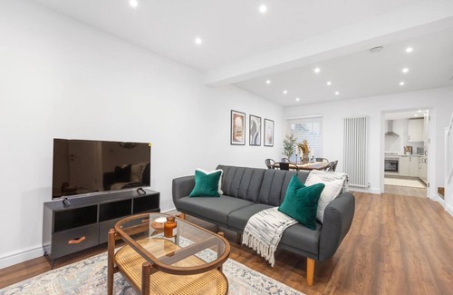 Hemel Hempstead House | Amazing 3BR Home – 15 Min to Harry Potter Studios 25 Min to Luton Airport