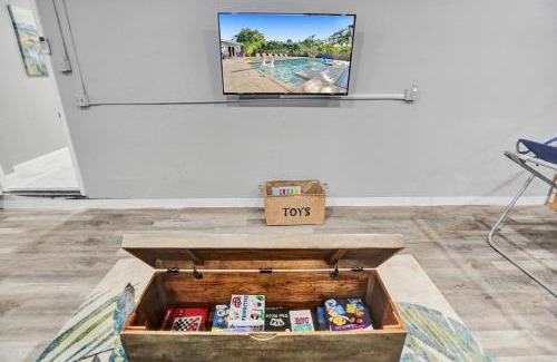 Lighthouse Point House | Amazing 6 Bedroom Resort - Huge Heated Pool, Beach Volley Ball, Game room