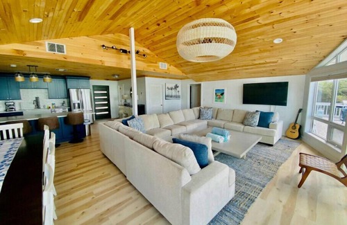Hartswell House | Amazing beach home on the water with pool
