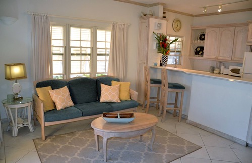 Worthing Condo | Amazing Beachfront Condo With Pool On Tranquil Worthing Beach - Leith Court #12