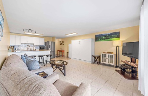 Punaluu Condo | Amazing Beachfront Condo by Pool