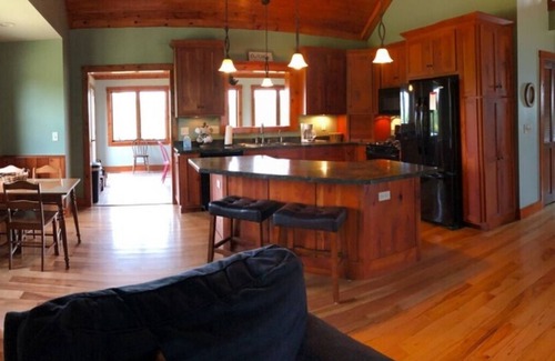 Elizabeth Cabin | Amazing Cabin Overlooking Hells Branch Valley