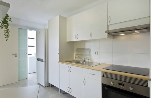 Leixões Apartment | Amazing Comfy Flat w/Balcony by Host Wise