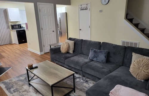 Stone Mountain House | Amazing cozy 2bdrm 2 1/2bth Townhome w/screened patio, close to Dwntwn Atlanta!
