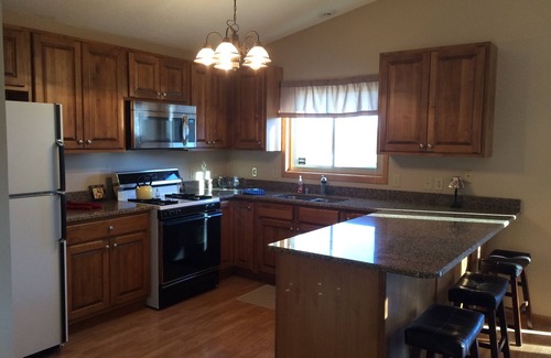 Chanhassen House | Amazing for Families 4 acres Firepit Arboretum and Lakes nearby Sleeps 10