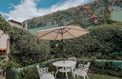 Antigua Guatemala House | Amazing Historic Spanish House with AC, WIFI Cable and an amazing Courtyard.