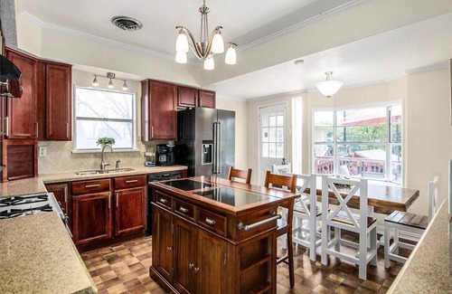Galveston House | Amazing home central to all the amazing Galveston attractions!
