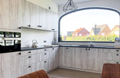 Woumen House | Amazing home in Diksmuide with WiFi