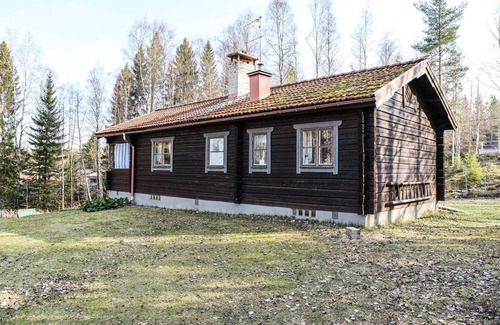 Enviken House | Amazing home in Enviken with lake view