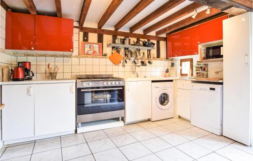 Vieux-Pont-en-Auge House | Amazing Home In St Pierre En Auge