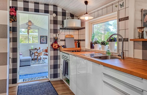 Hakenaset House | Amazing home in Höviksnäs with WiFi