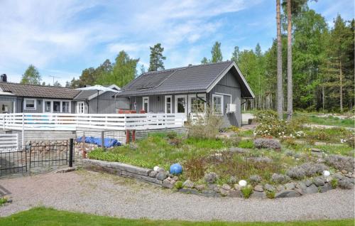 Hammaro House | Amazing Home In Hammarö With Lake View