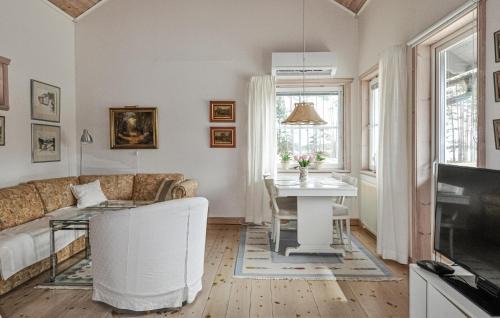 Hammaro House | Amazing Home In Hammarö With Lake View