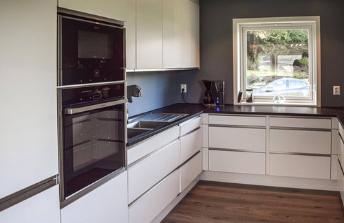 Askvoll House | Amazing home in Kvammen with WiFi