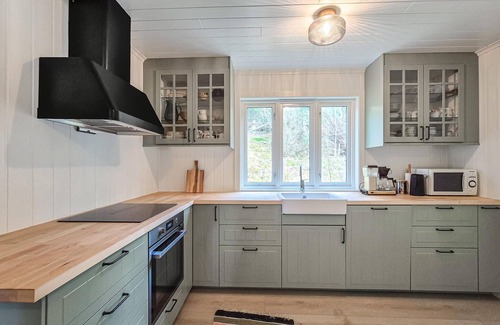 Hardangerfjord House | Amazing home in Kysnesstrand with WiFi