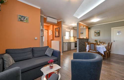 Sveti Kriz House | Amazing home in Sveti Kriz