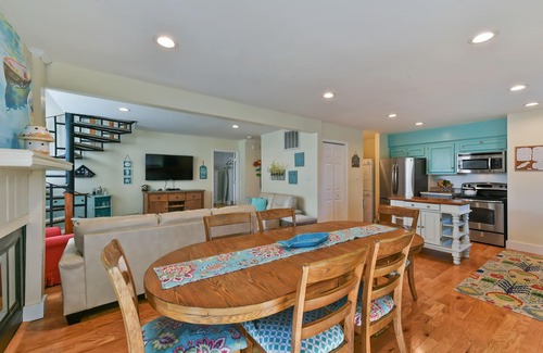 Northeast Virginia Beach House | AMAZING Home in the Heart of the VB Resort Area walk to the Oceanfront.