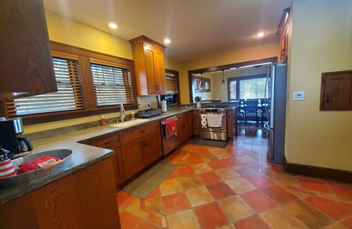 Storm Lake House | Amazing home near lake, parks, shopping and BVU! Perfect for summer vacation!