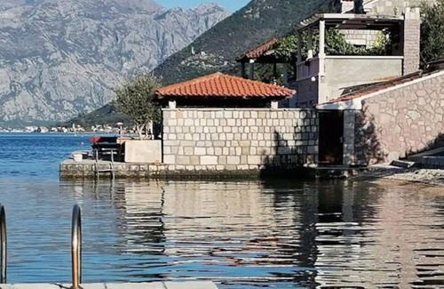 Donja Kostanjica Villa | Amazing House Near Beach in Kotor