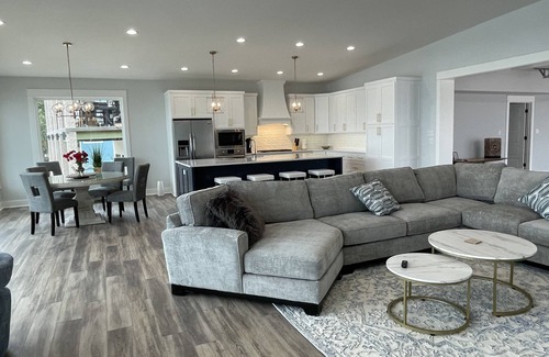 Mid America House | Amazing Lake Home close to everything with amazing view