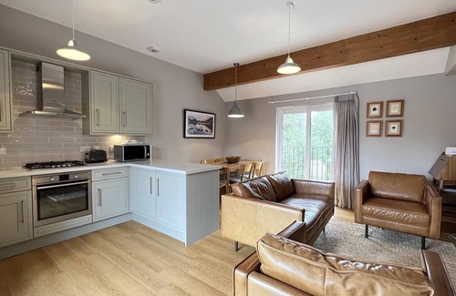 Canford Cliffs Apartment | Amazing Location! Luxury 2 bed family apartment near Sandbanks - 400m to beach!
