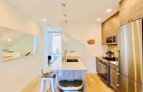 West Woodland House | Amazing location in Ballard near all attractions