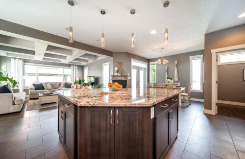 Southeast Edmonton House | Amazing Luxe Home, AC, HUGE Yard, FirePit, Pet Friendly, Sleeps 10!
