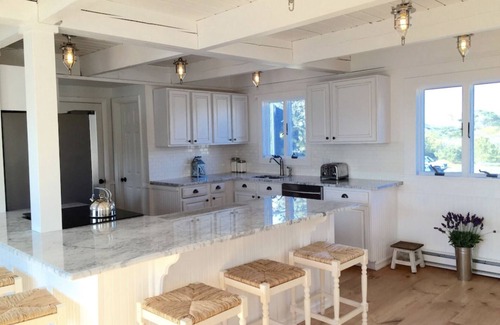 Madaket House | Amazing Madaket Beach Stay! Townhouse -3BR, 3 BA, Sleeps 8, Outdoor Shower