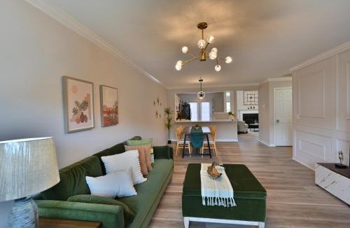 Greensboro Apartment | Amazing Renovated Townhouse