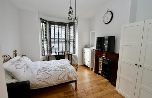 Hoe Street Apartment | Amazing Studio Apartment East London