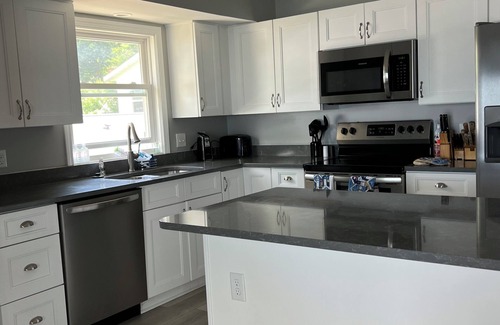 Whitehall House | Amazing Sunsets nightly at 4bdrm home on White Lake & min to Lake MI