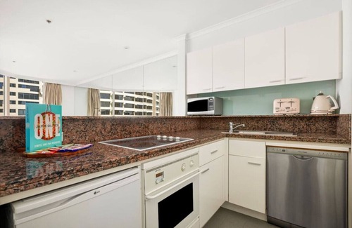 The Rocks Apartment | Amazing Sydney Apartment with Pool, Gym and Sauna!