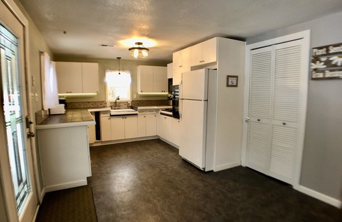 St. Helen House | Amazing Updated Retreat with Fully Stocked All Seasons Game Room!
