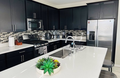 Las Vegas House | Amazing Vacation Home w/4 Bedrooms & 3 Bathrooms with View of Las Vegas Strip