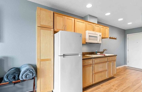 Long Beach Apartment | AMAZING VIEW, Studio, Walk to Town (Room)