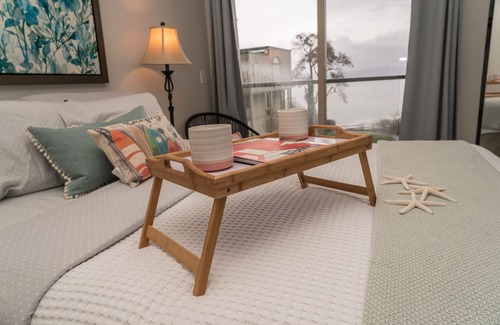 Yellow Point Resort | Amazing Views, Comfy and Cozy Nest!