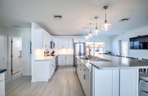 Little Venice House | Amazing Views! Dockage on the open water! Brand New 4 Bedrooms, Cabana Club!
