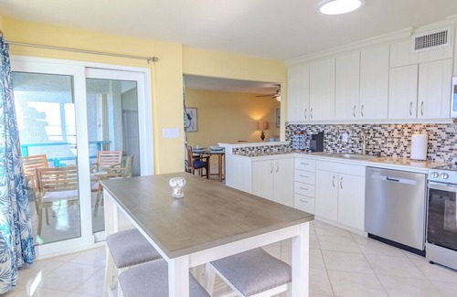 Bolongo Bay Condo | Amazing views! Spacious 2 BR,2 bath ocean front villa with 3 pools,2 restaurants