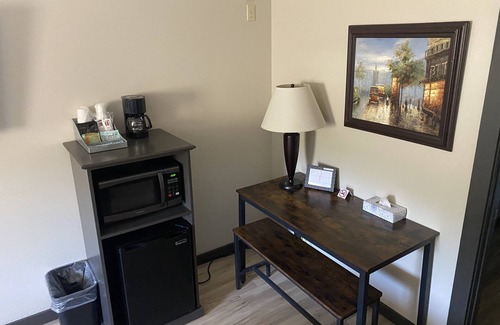 Davenport Apartment | Amazing Water Front Views In This Newly Remolded Motel Room *ADA*