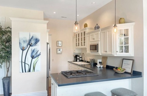 California Apartment | Amazing Water Views! Modern 2B in Historic Suite