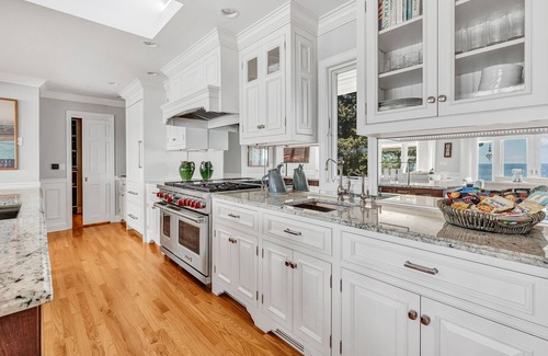 Lordship House | Amazing waterfront front next to lighthouse