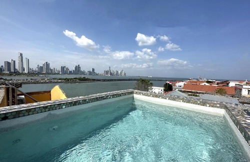 Casco Viejo Apartment | AmazINN Places Penthouse Deluxe, Skyline and Private Rooftop