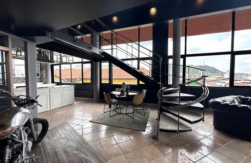 Casco Viejo Apartment | AmazINN Places Penthouse Deluxe, Skyline and Private Rooftop