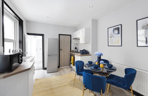 Munster House | Amber and Blue: Newly Renovated Designer Flat